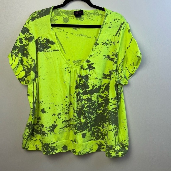 Torrid green and gray splatter short sleeve T-shirt. Size 4X. EUC. - Picture 1 of 6